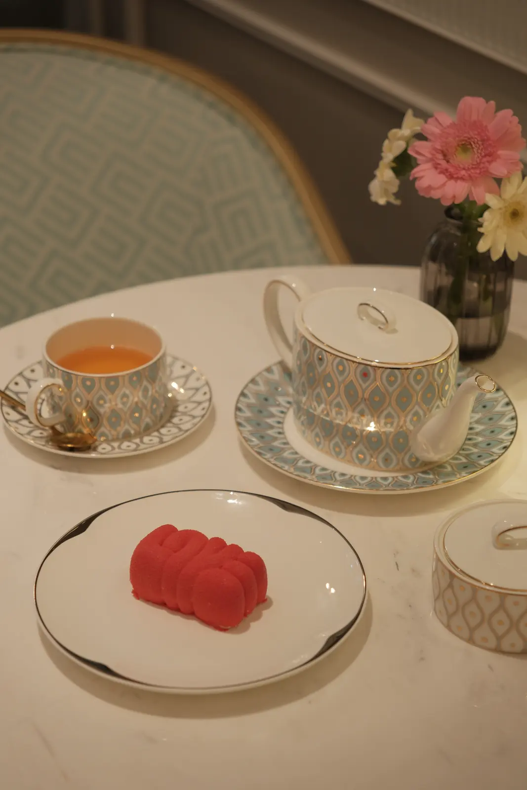 Glossy red molded cake on a white plate — Crema Pastry · Classyc Hàng Buồm