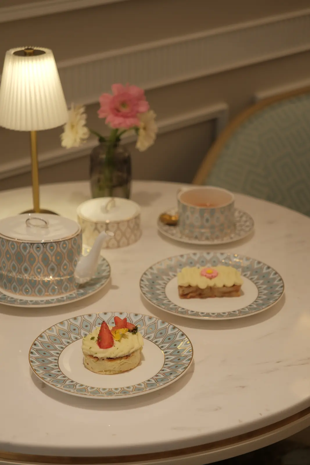 Two cream cakes with strawberries on a tea table — Crema Pastry · Classyc Hàng Buồm